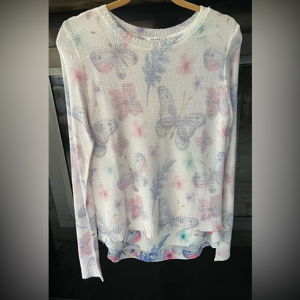 Sioni Long sleeve top with chiffon insert on the back